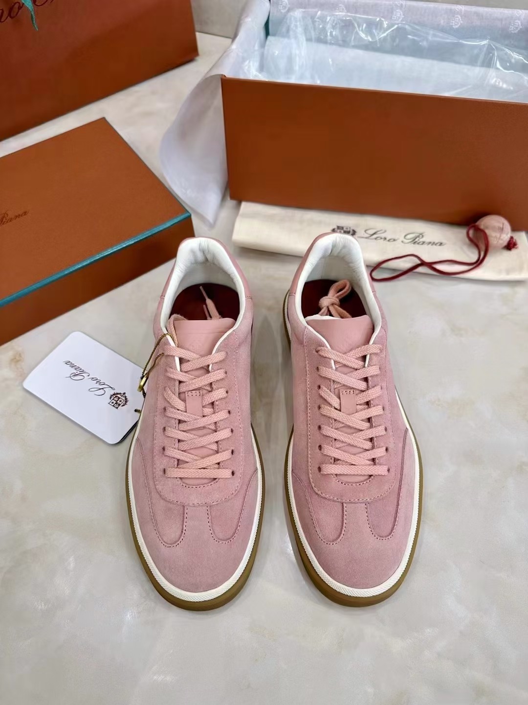 NO:408715,German training shoes Latest colors Women's shoes 35-41, casual shoes/sports shoes, sneakers19860909德训鞋 最新颜色 女鞋 35-41,休闲鞋/运动鞋,sneakers,Women's Shoes