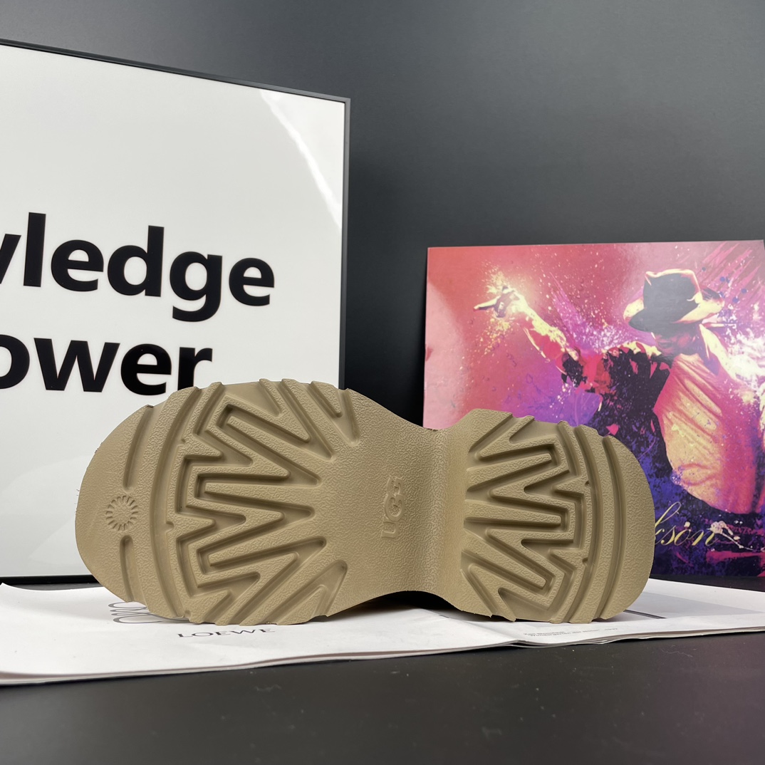 Ugg snow boots