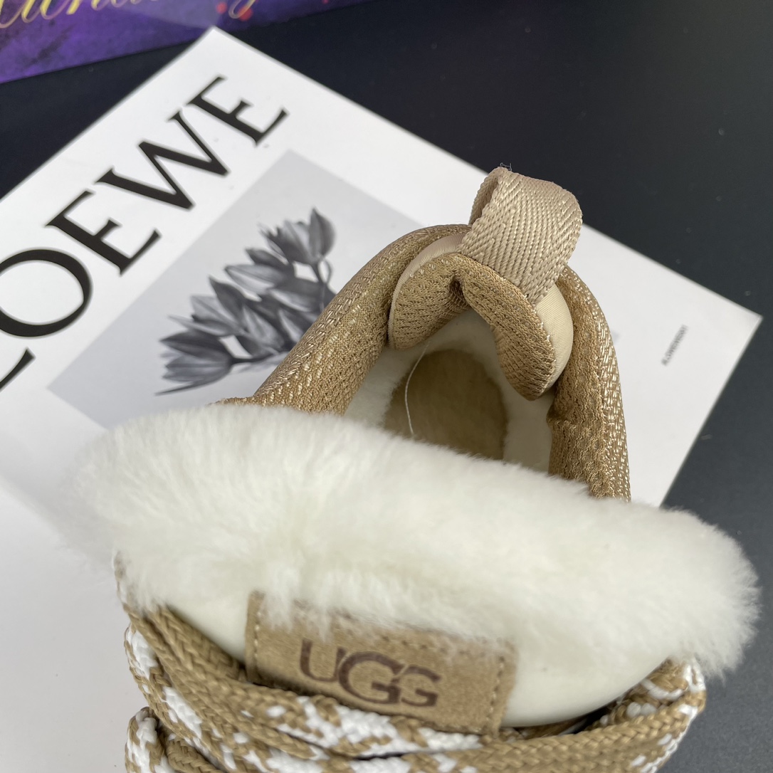 Ugg snow boots