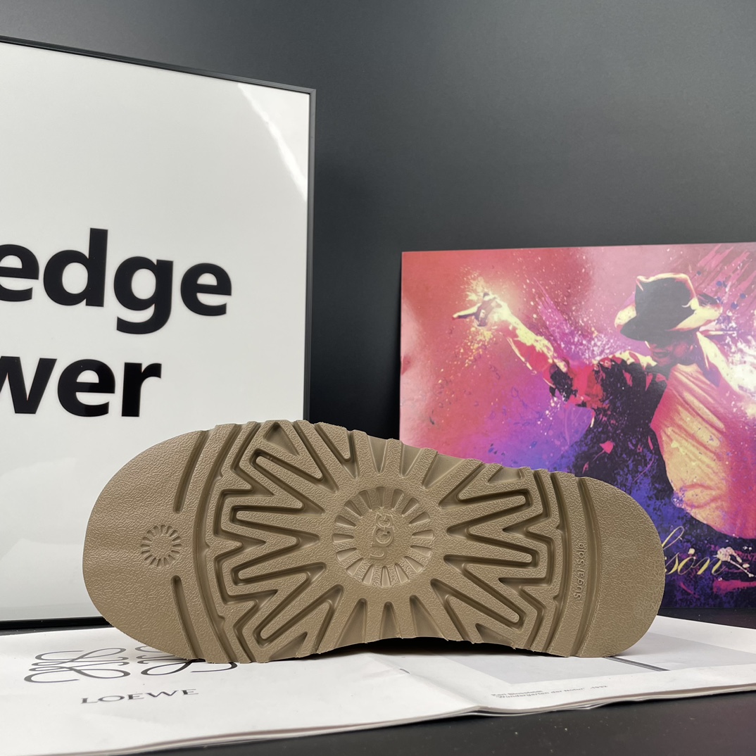 Ugg snow boots