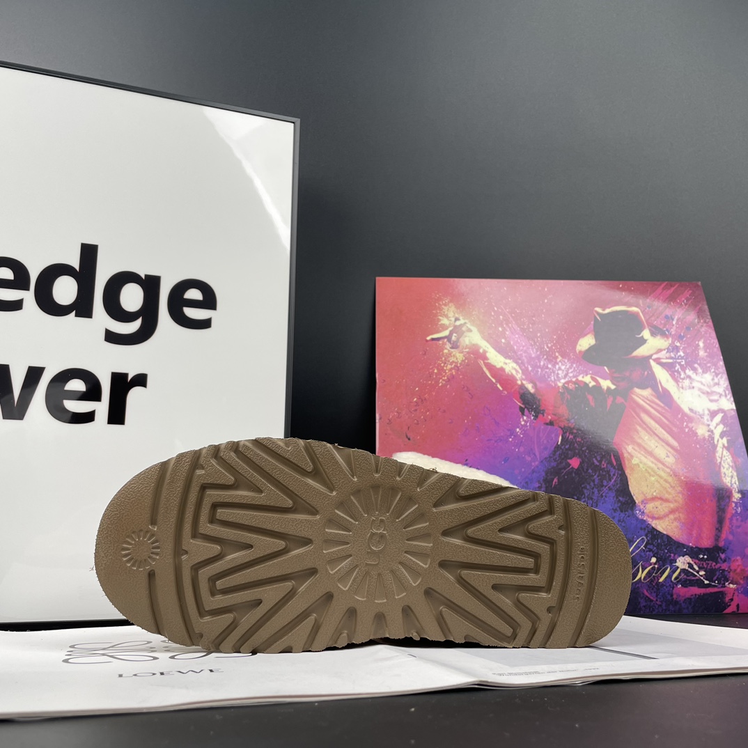 Ugg snow boots