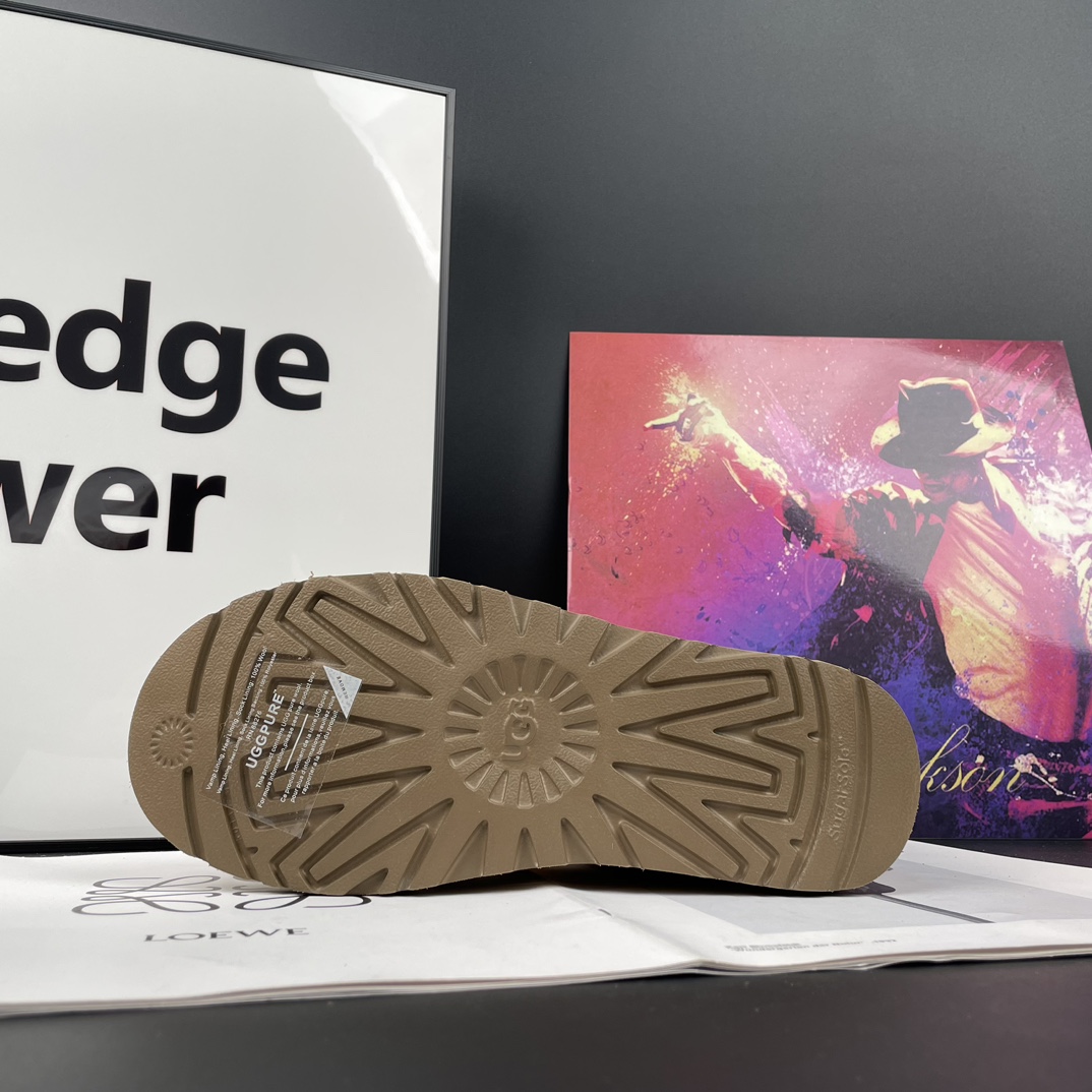 Ugg snow boots