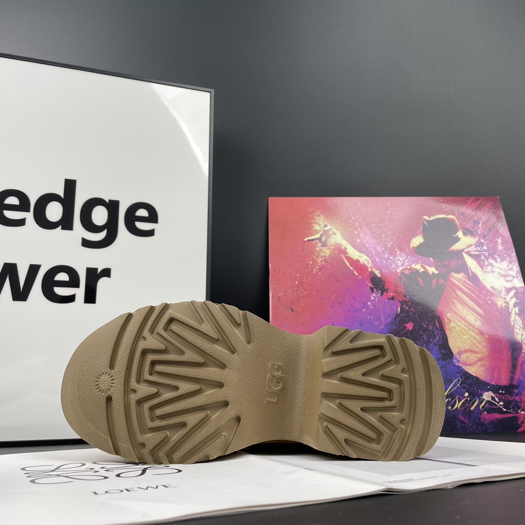 Ugg snow boots