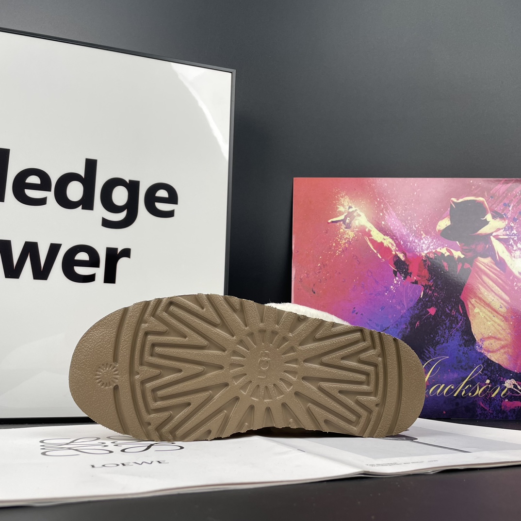 Ugg snow boots Ugg snow boots