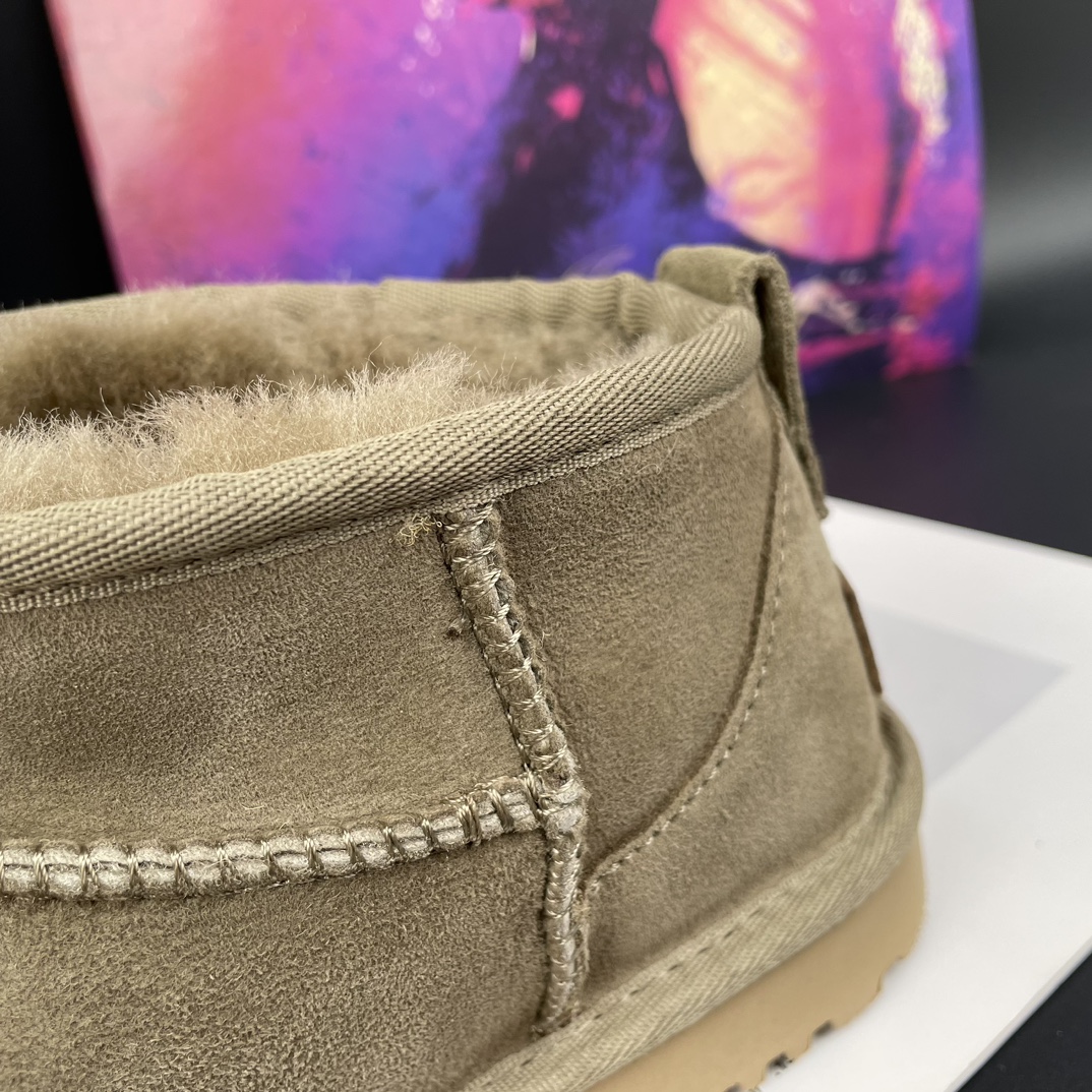 Ugg snow boots