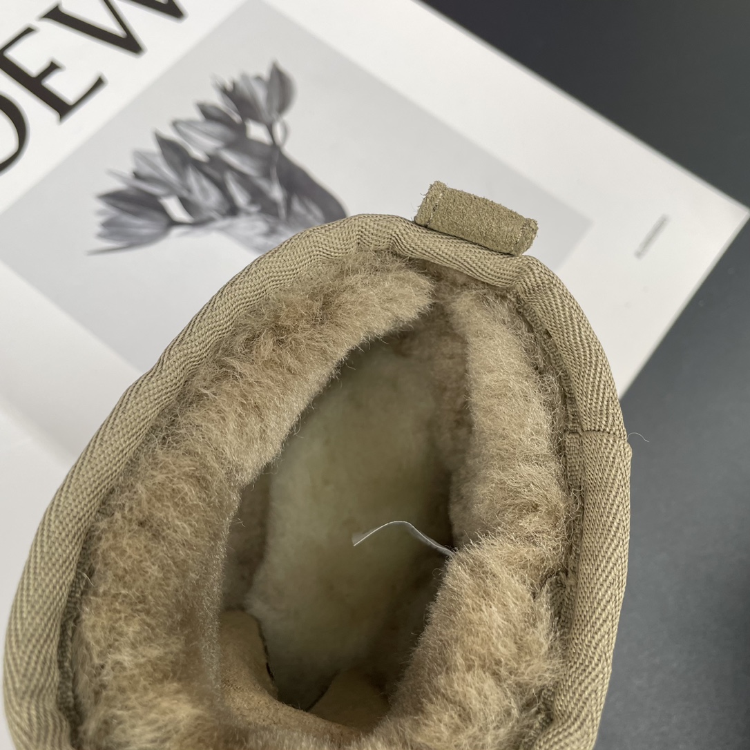 Ugg snow boots