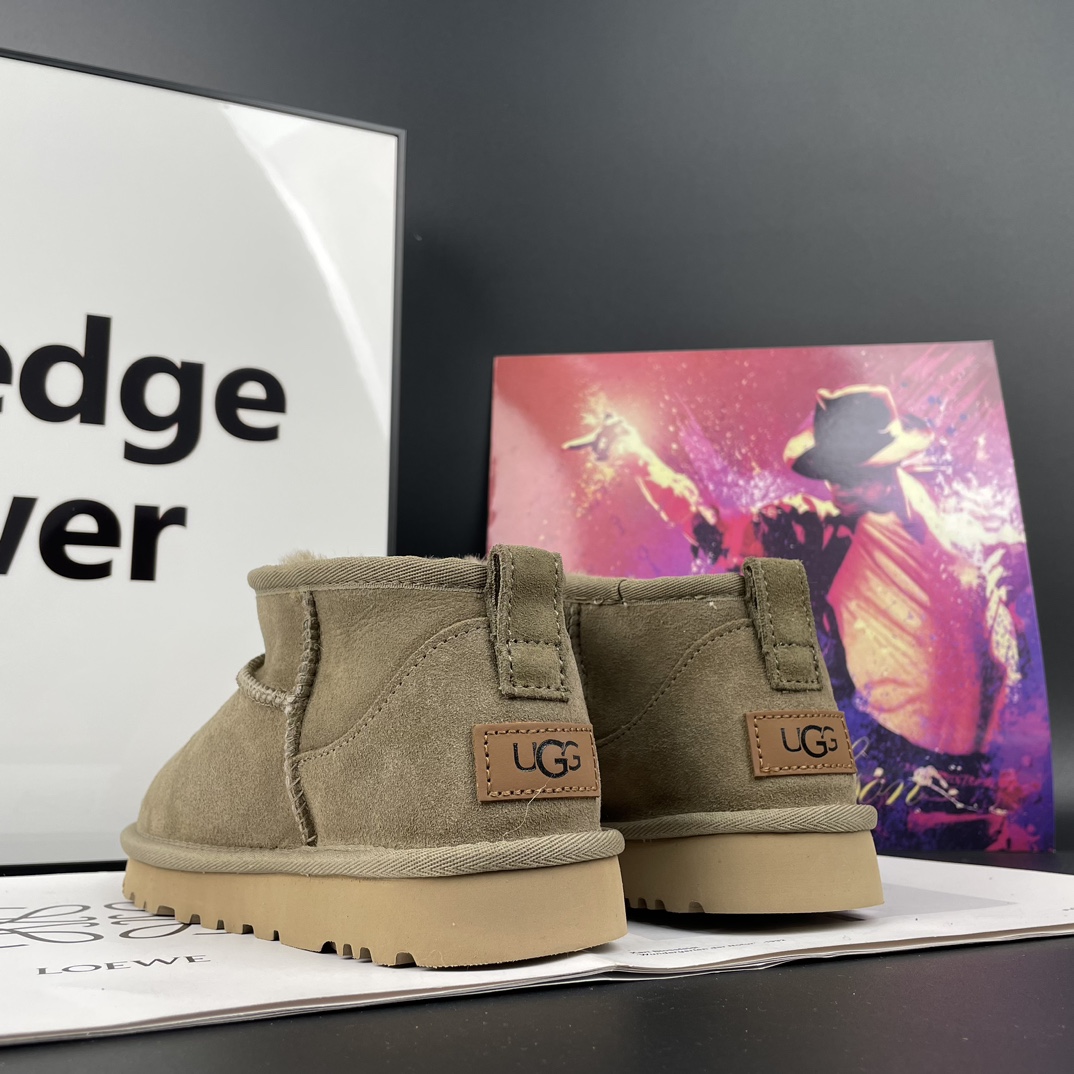 Ugg snow boots