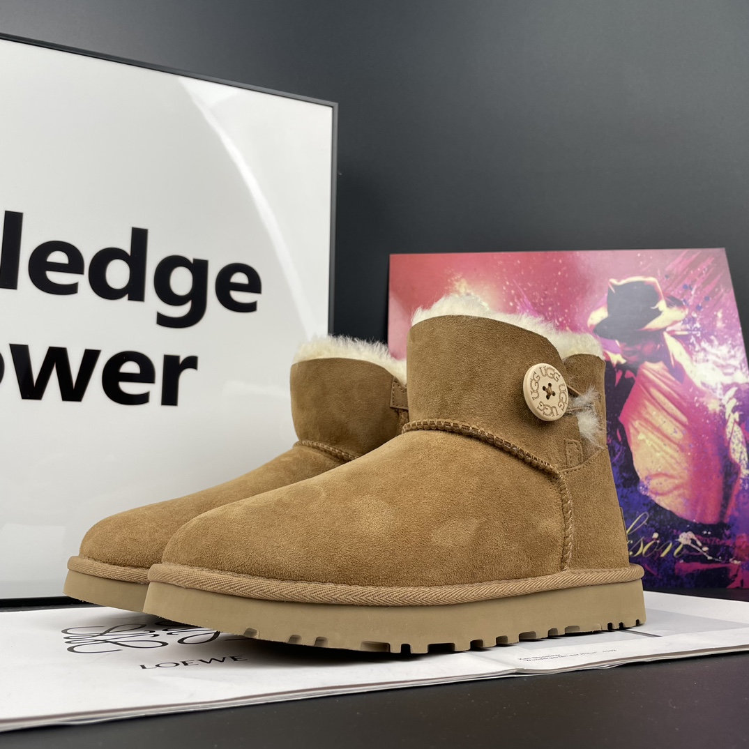 Ugg snow boots