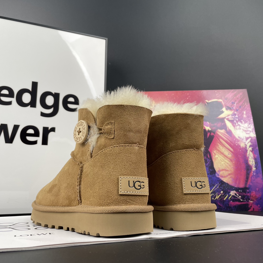 Ugg snow boots