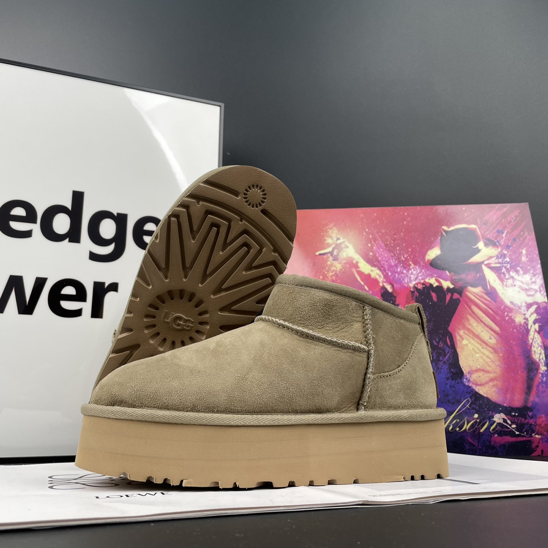 Ugg snow boots