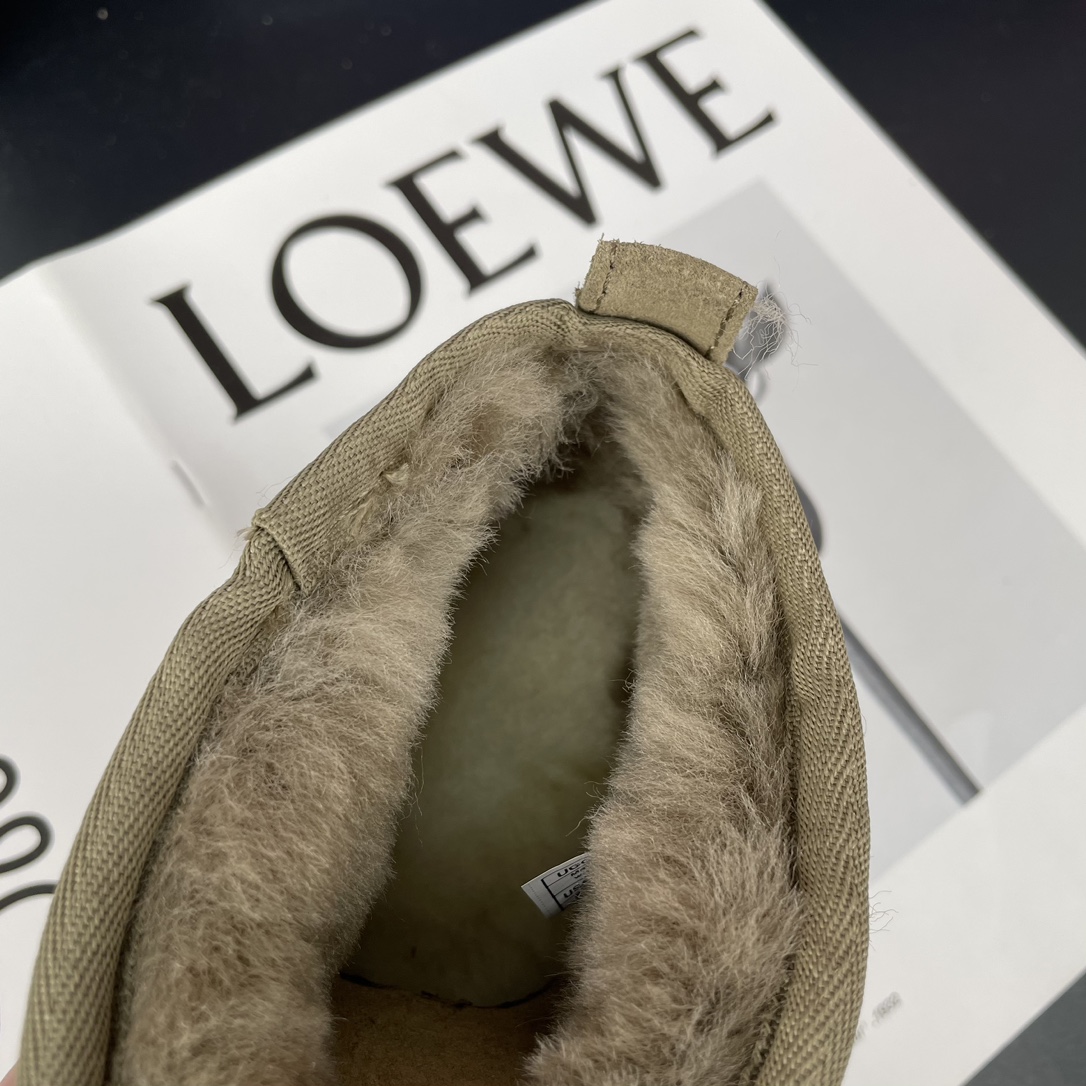 Ugg snow boots