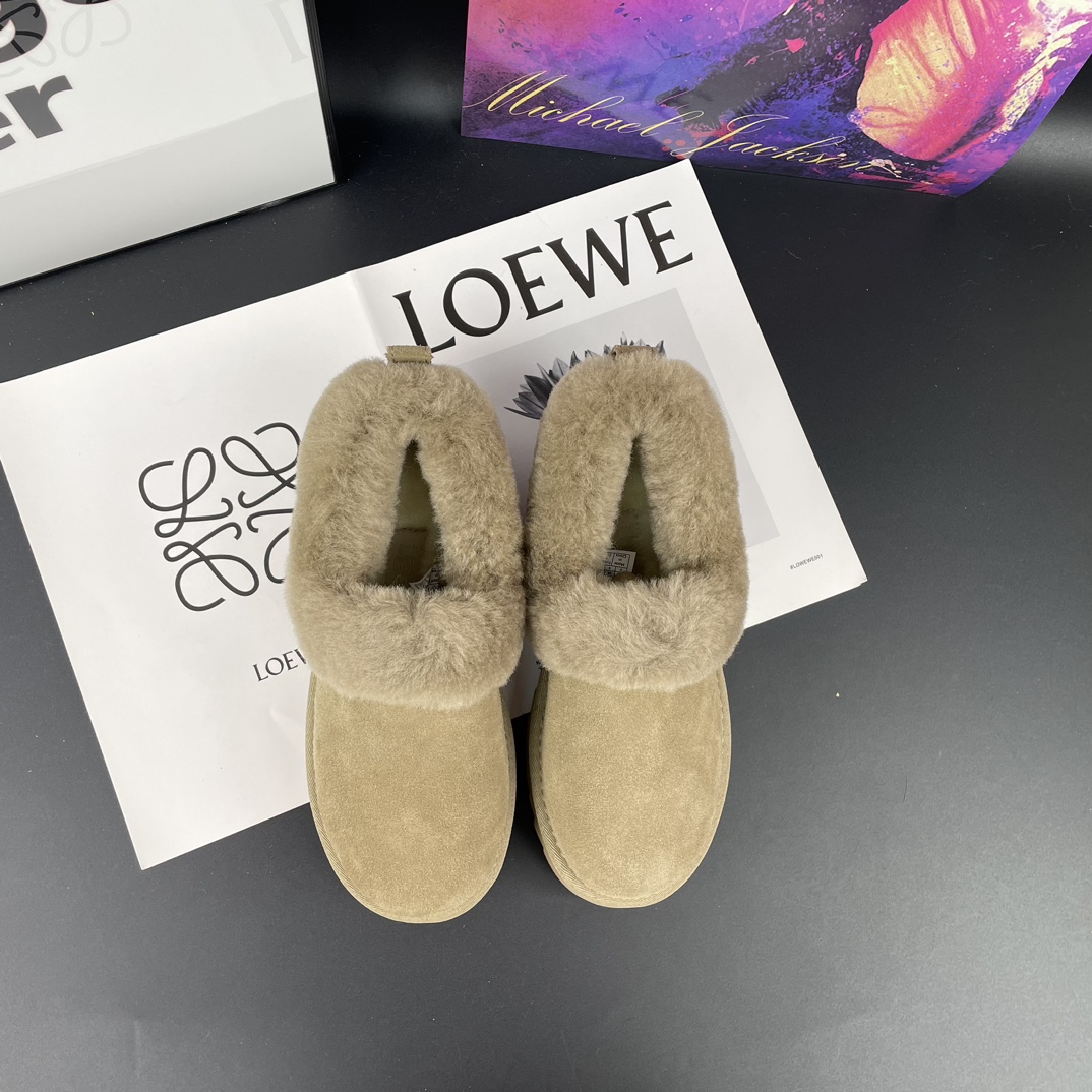 Ugg snow boots