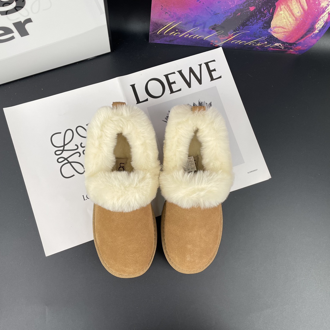 Ugg snow boots
