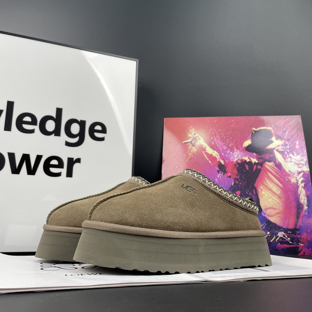 Ugg snow boots