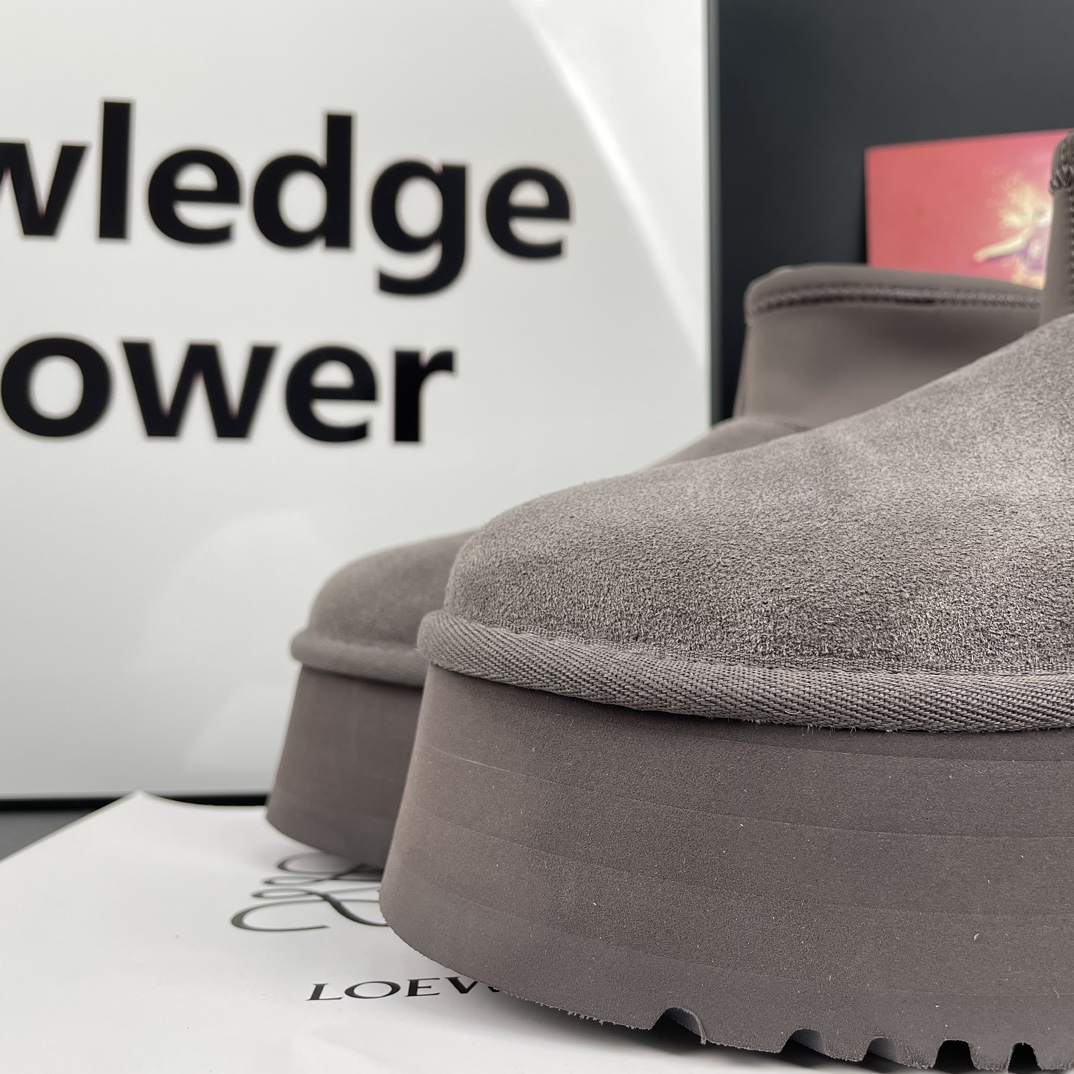Ugg snow boots