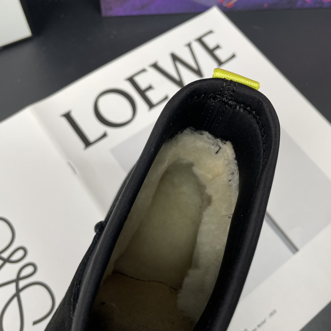 Ugg snow boots