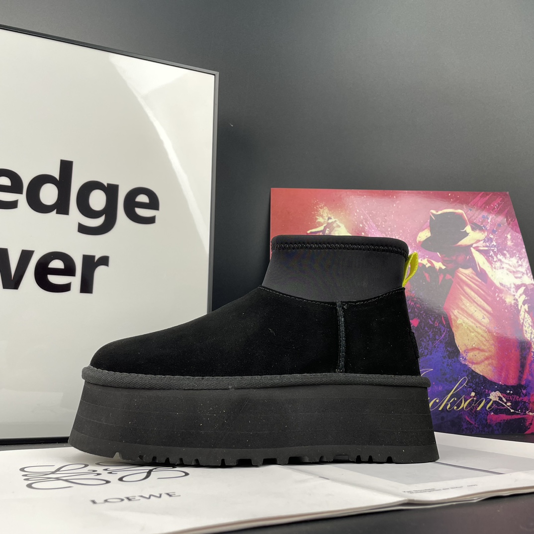 Ugg snow boots