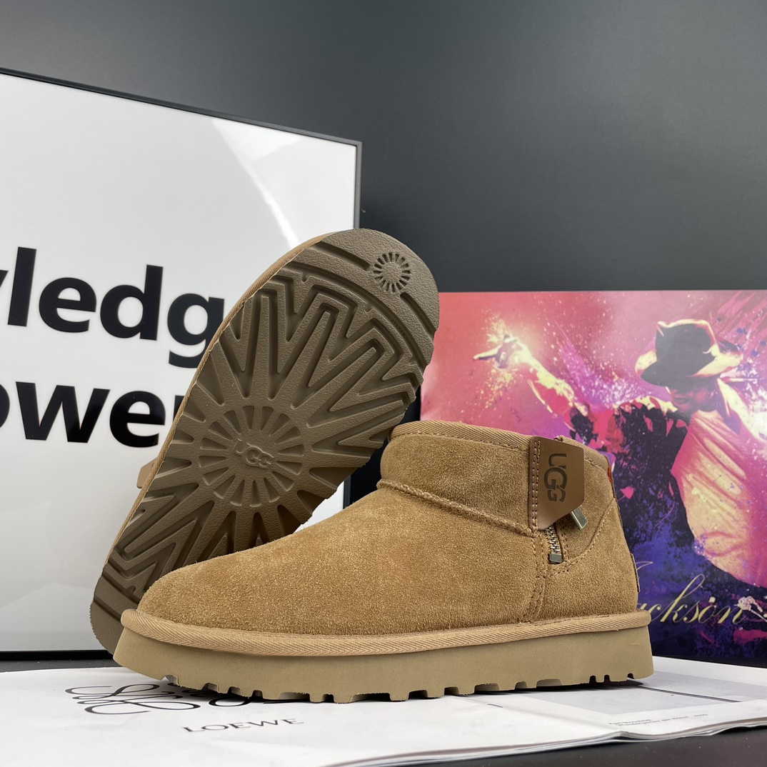 Ugg snow boots Ugg snow boots