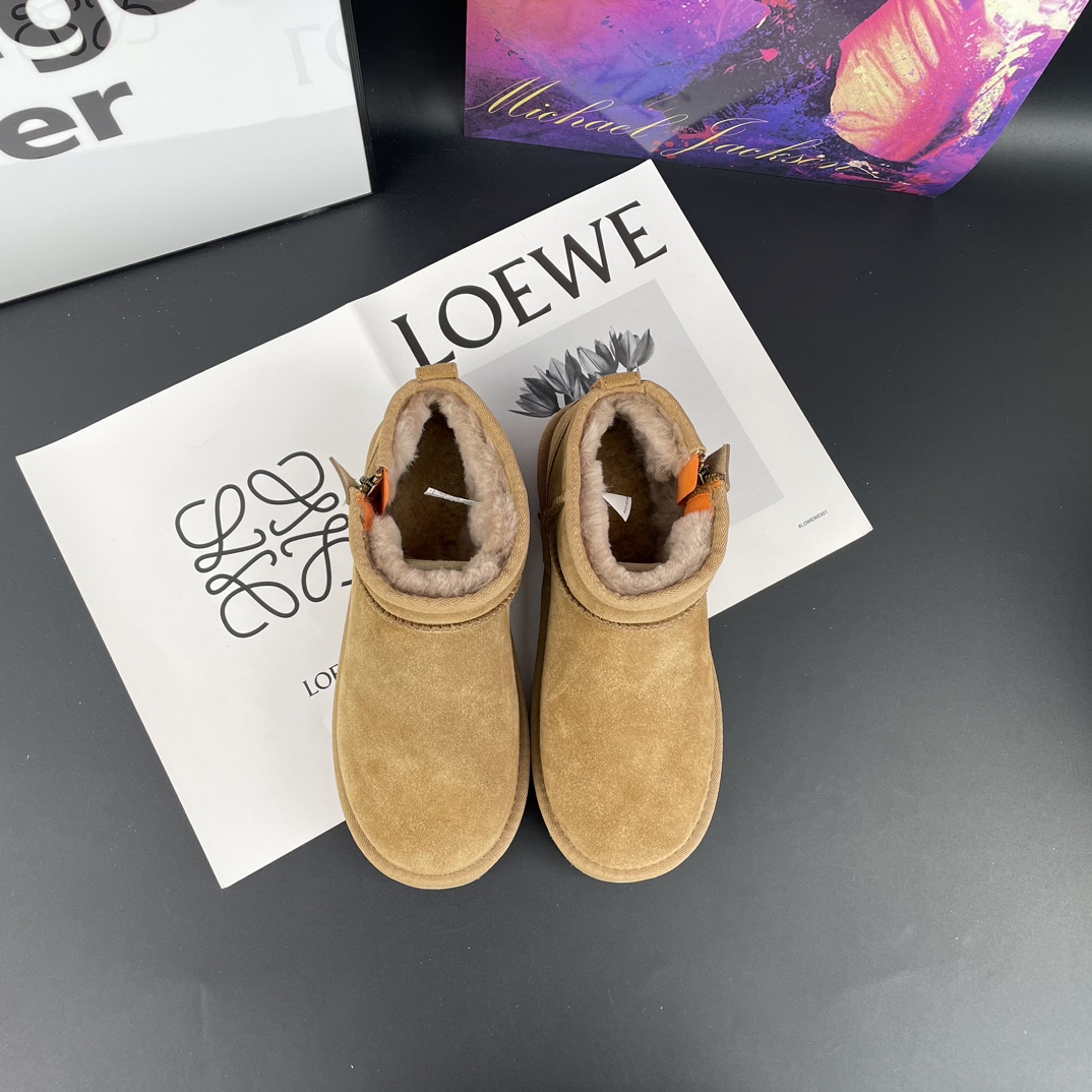 Ugg snow boots Ugg snow boots