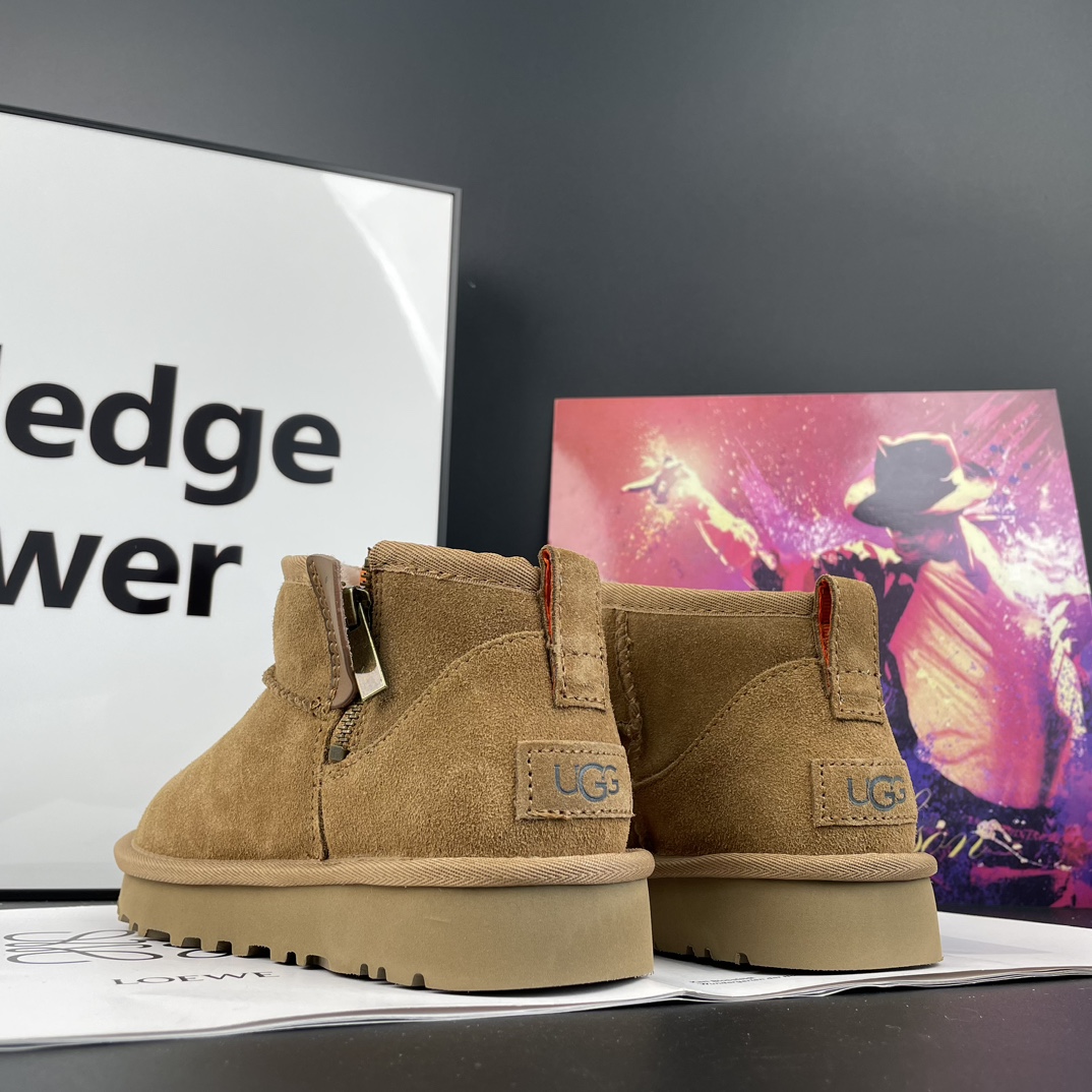 Ugg snow boots Ugg snow boots