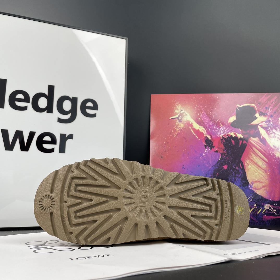 Ugg snow boots Ugg snow boots