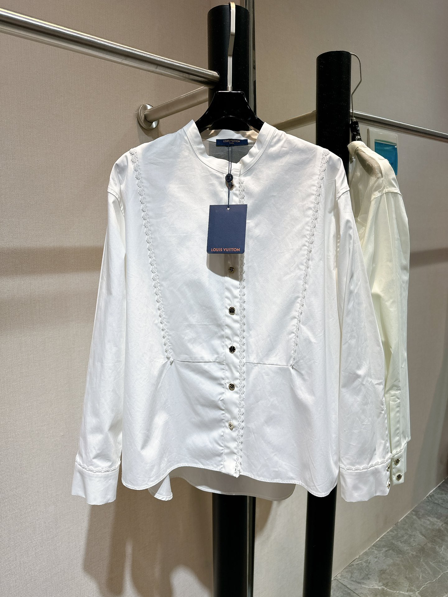 Louis Vuitton Alto
 Roupa Camisas e Blusas