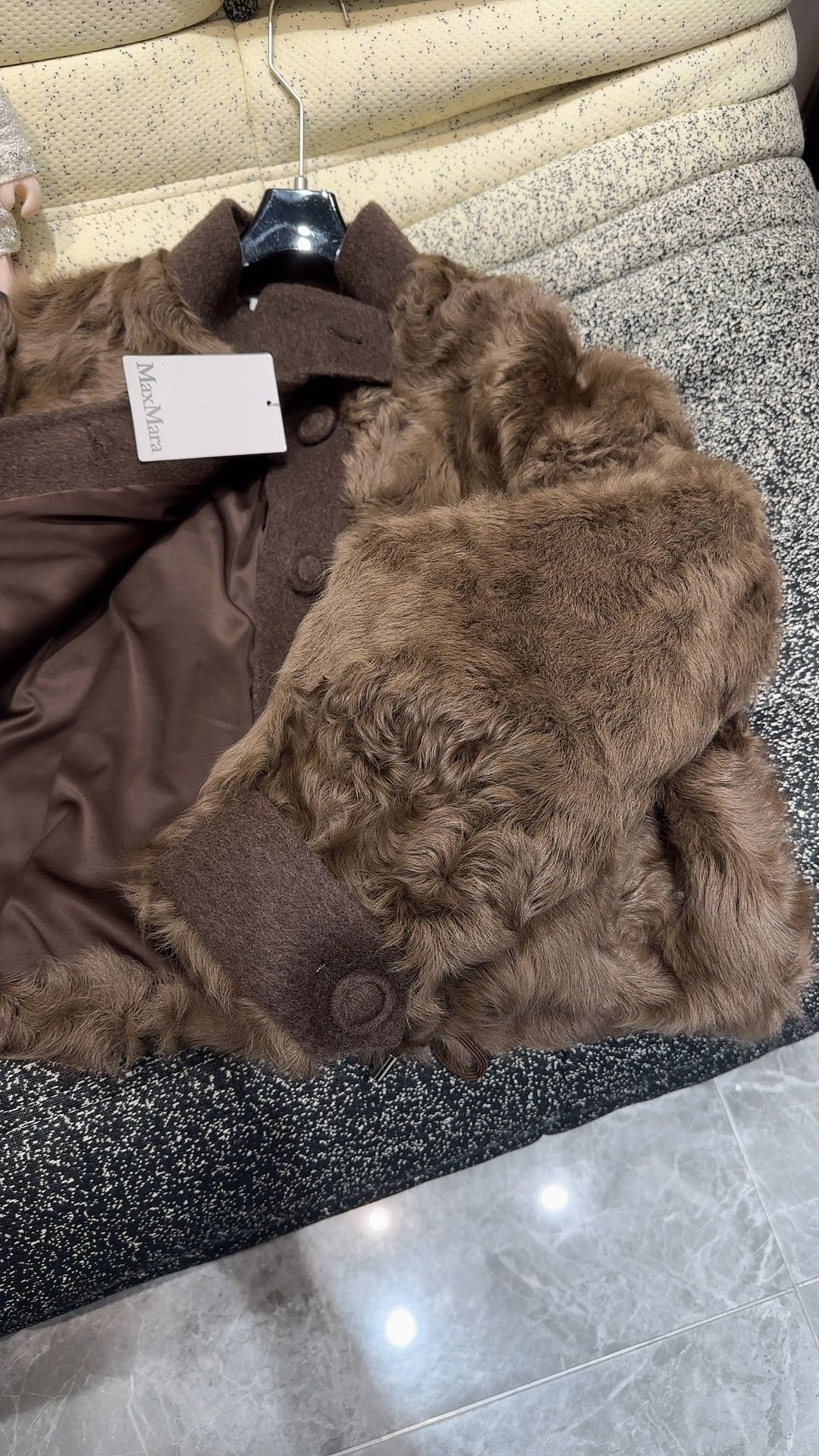 MAXMA*a Single-Rate Female Suit with Dust-Proof Bags Featuring Rare Little Lake Wool - 图片 5