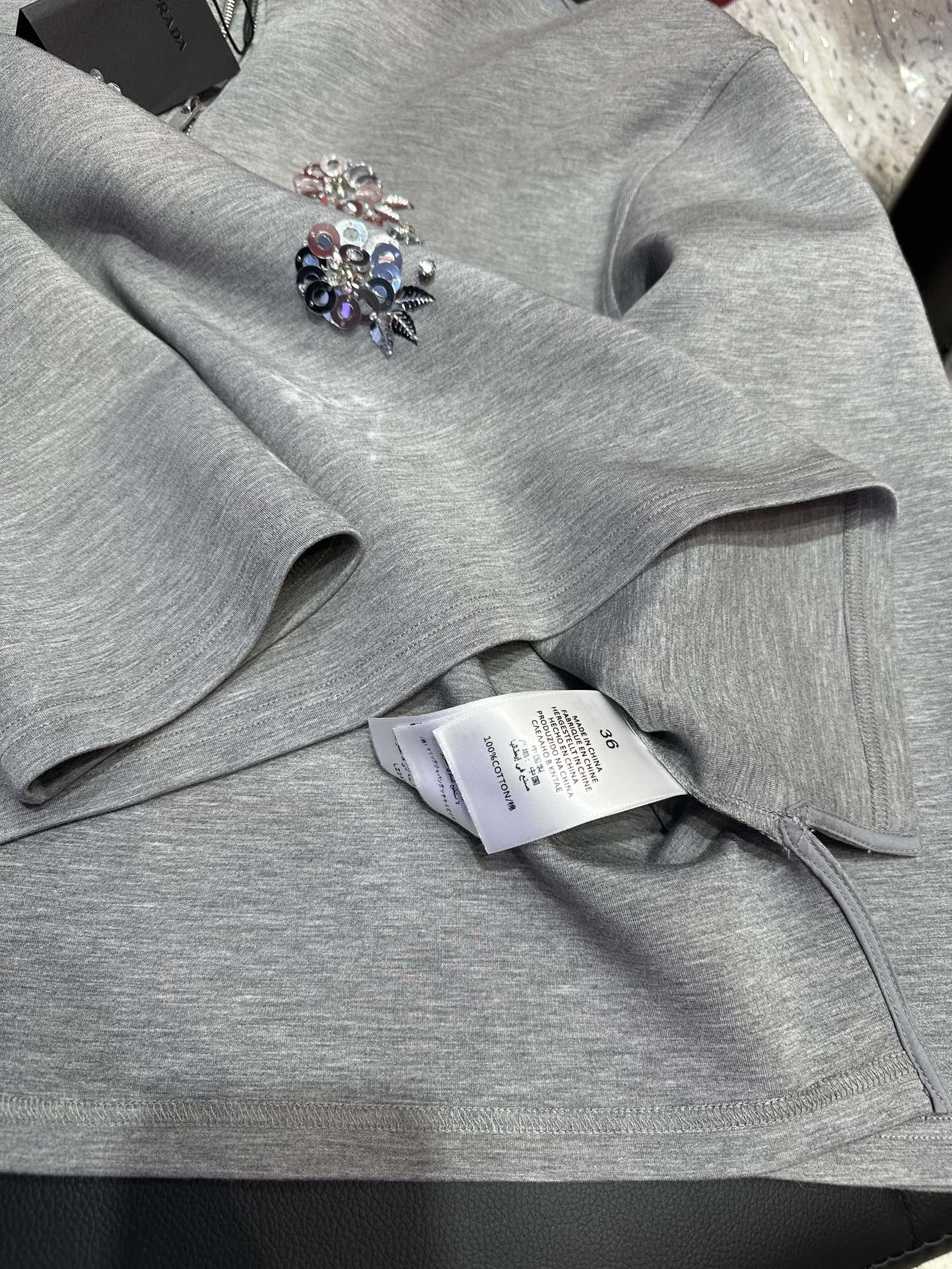 Prada Women’s Suit Package with Original Hard-Core Design, Sizes 36, 38, 40 - 图片 4