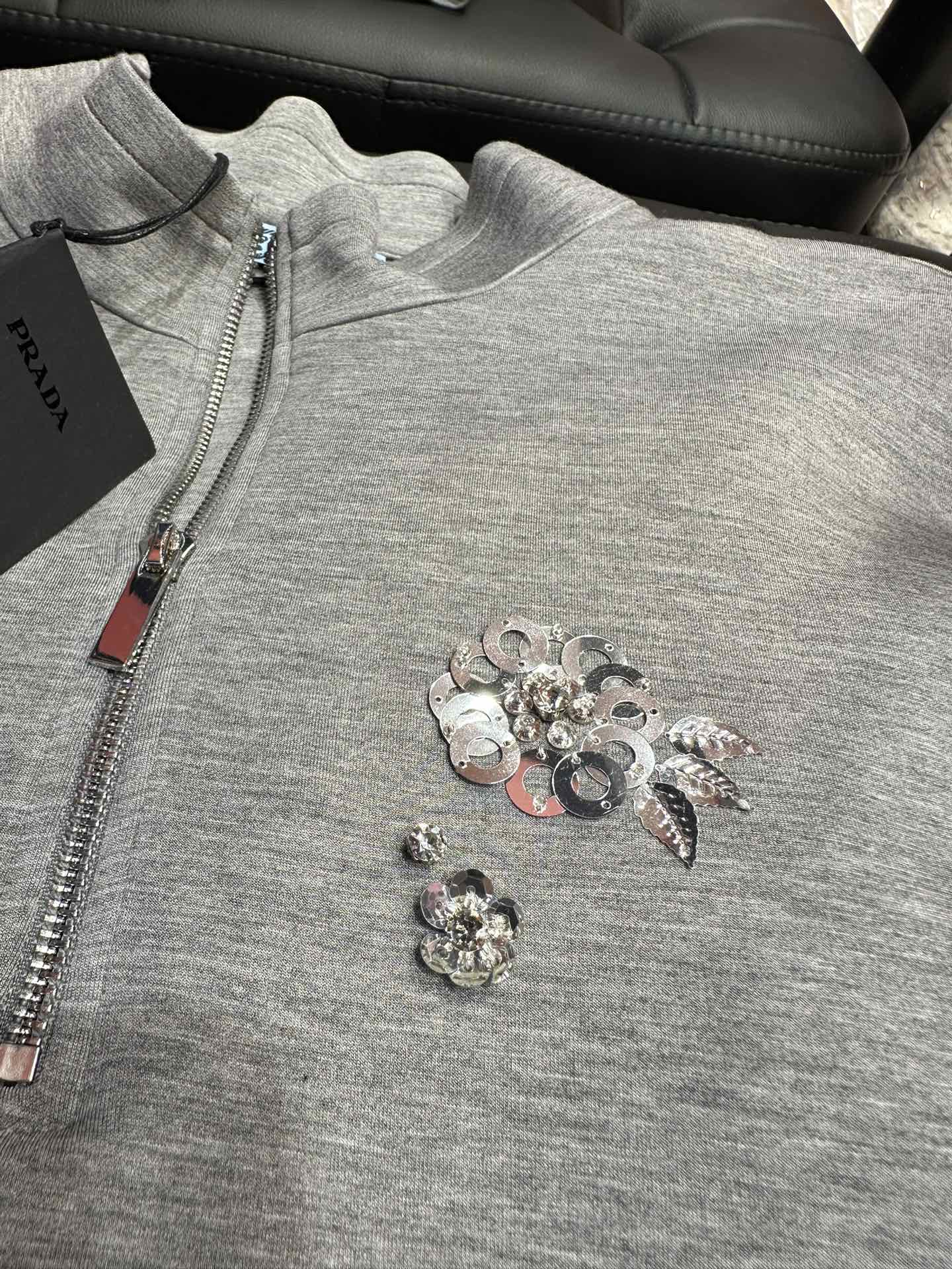 Prada Women’s Suit Package with Original Hard-Core Design, Sizes 36, 38, 40 - 图片 8