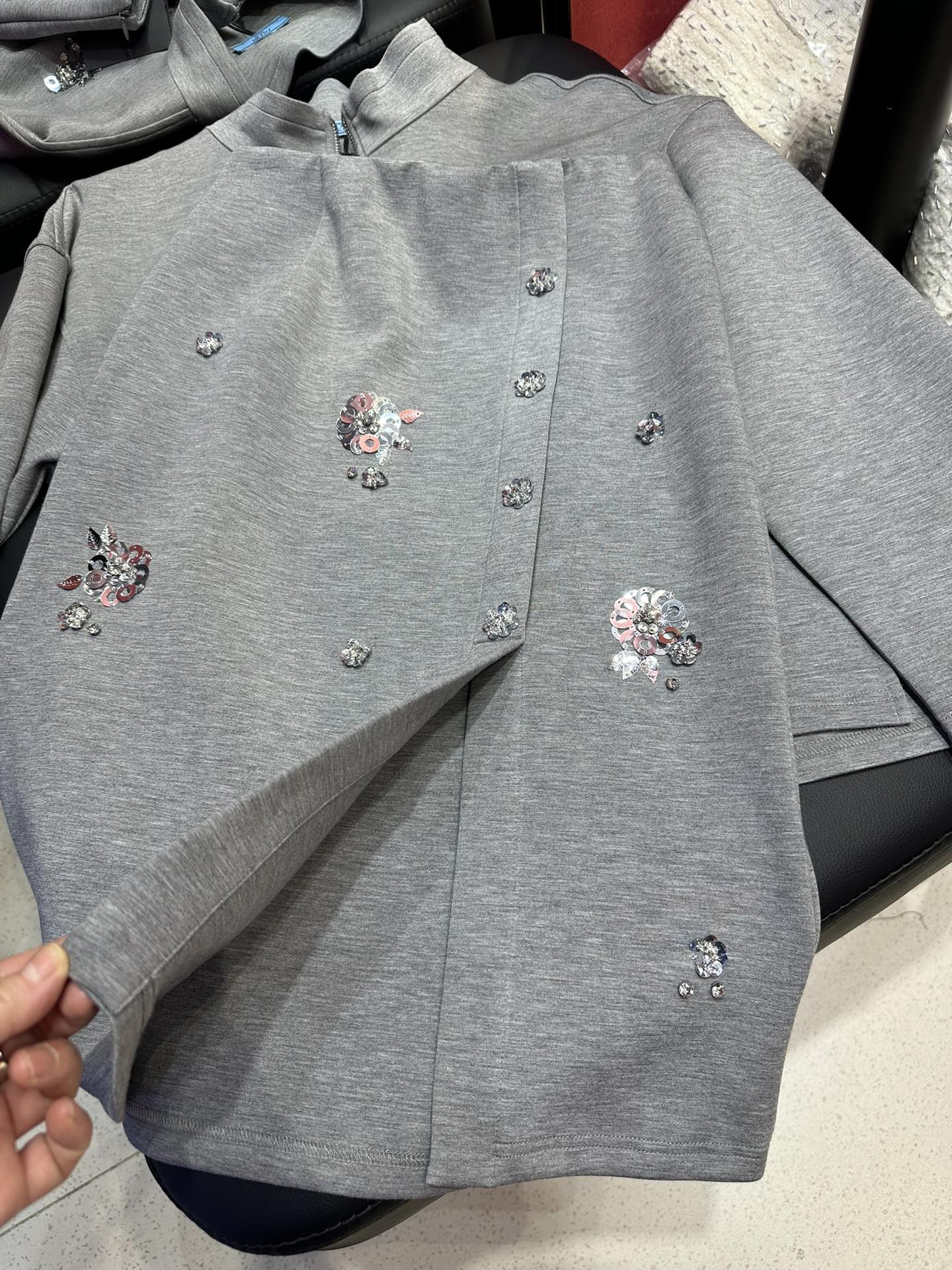Prada Women’s Suit Package with Original Hard-Core Design, Sizes 36, 38, 40 - 图片 6