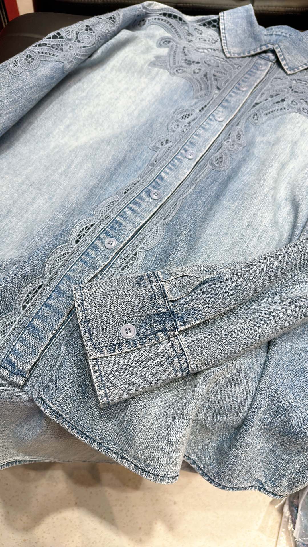 P943 ORIGINAL TWEEDY-SCREENED WITH ERMANNO SCERVINO WATER-WASHED COWBOY TUNNEL EMBROIDERED SHIRT - 图片 4