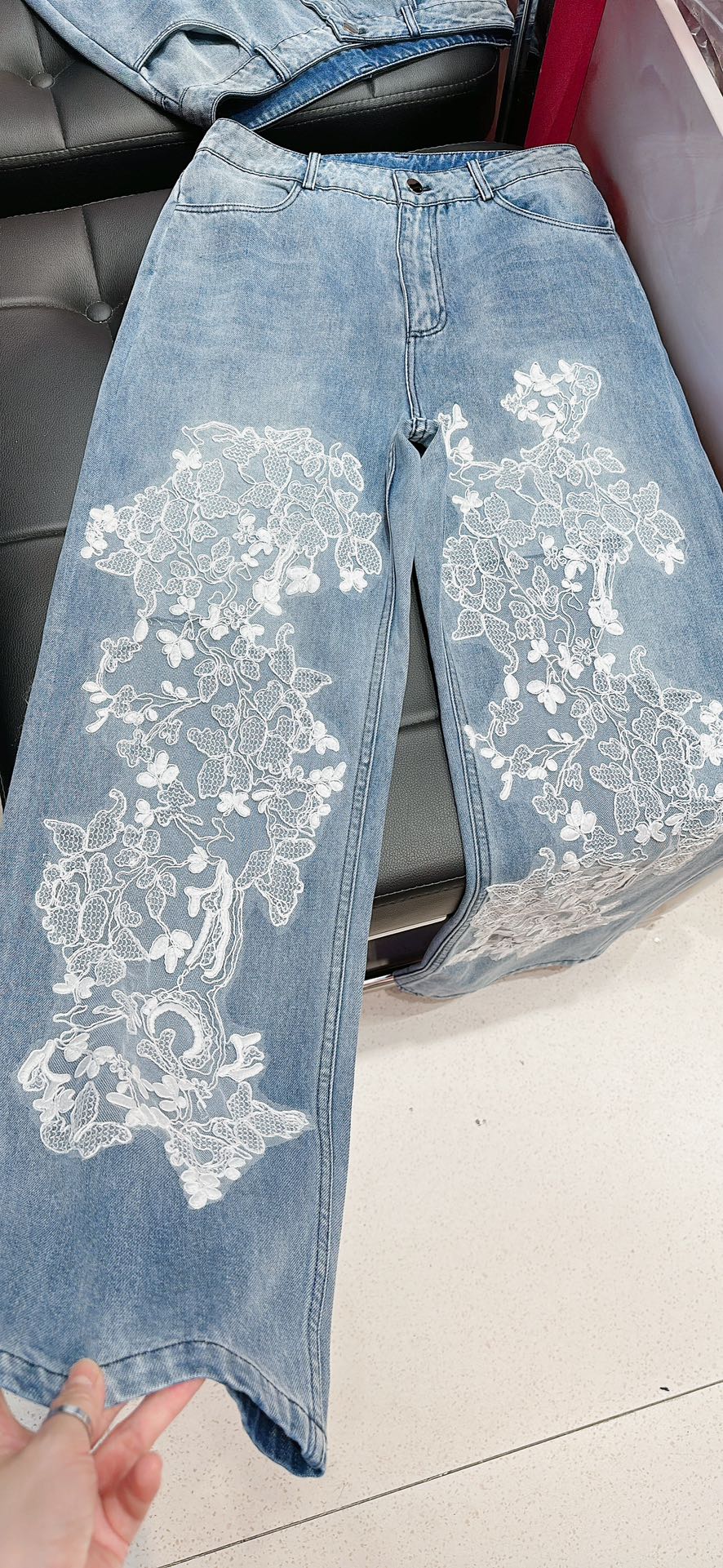 Luxury Italian Brand: Ermanno Scervino’s Lace-Embellished Women’s Suit in Sizes 38-42 - 图片 6