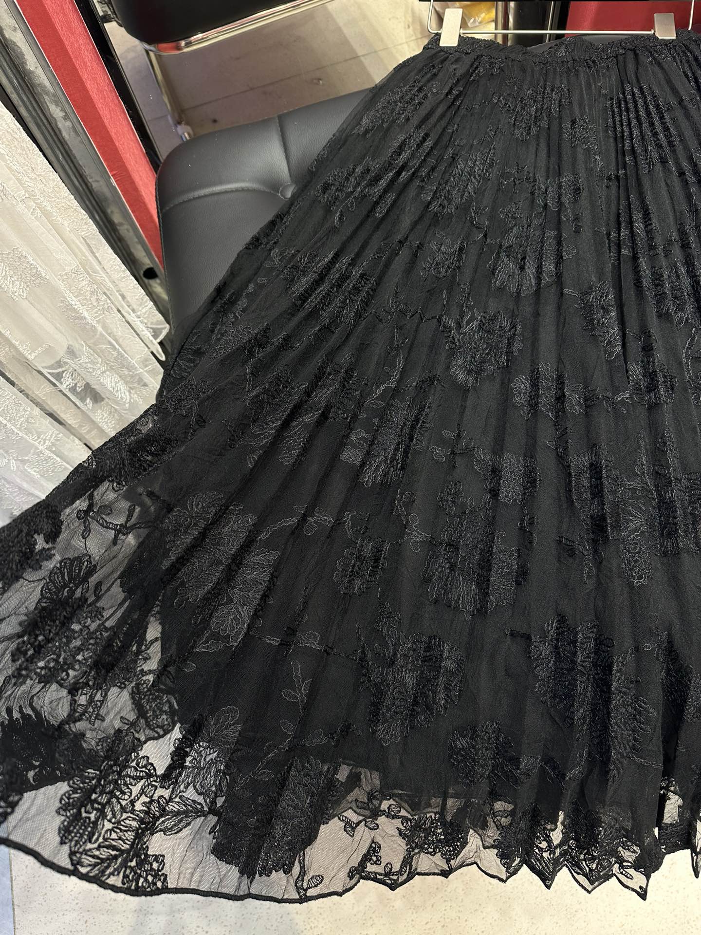 Emmano Scervino Heavy Work Embroidered Half Skirt with High-Ordered Package. - 图片 4