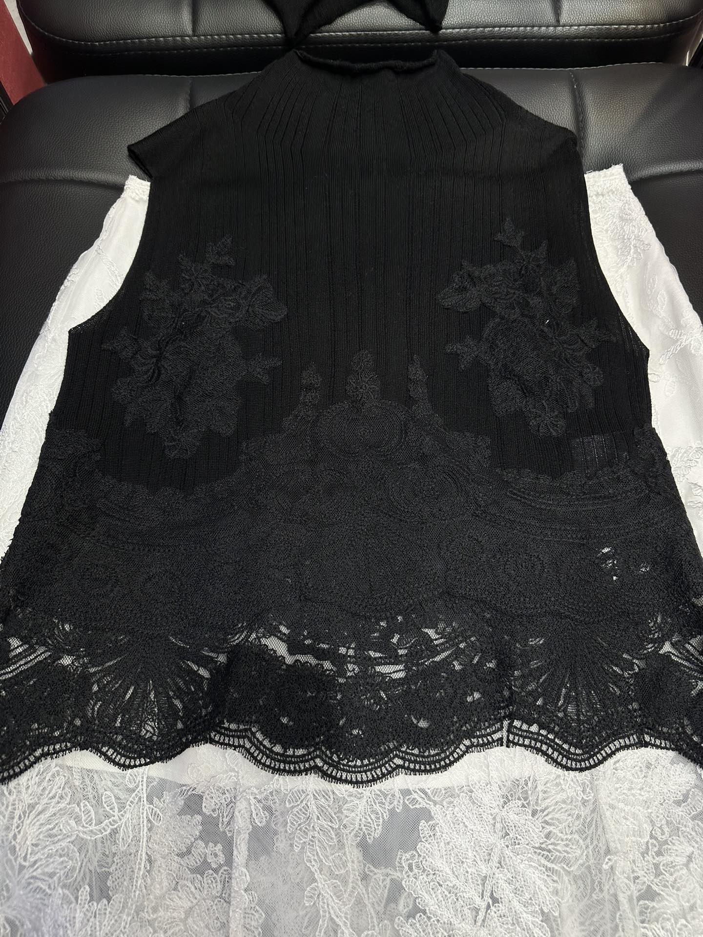 Luxury Italian Brand: Ermanno Scervino Lace Dress with Wool Embroidery Details - 图片 4