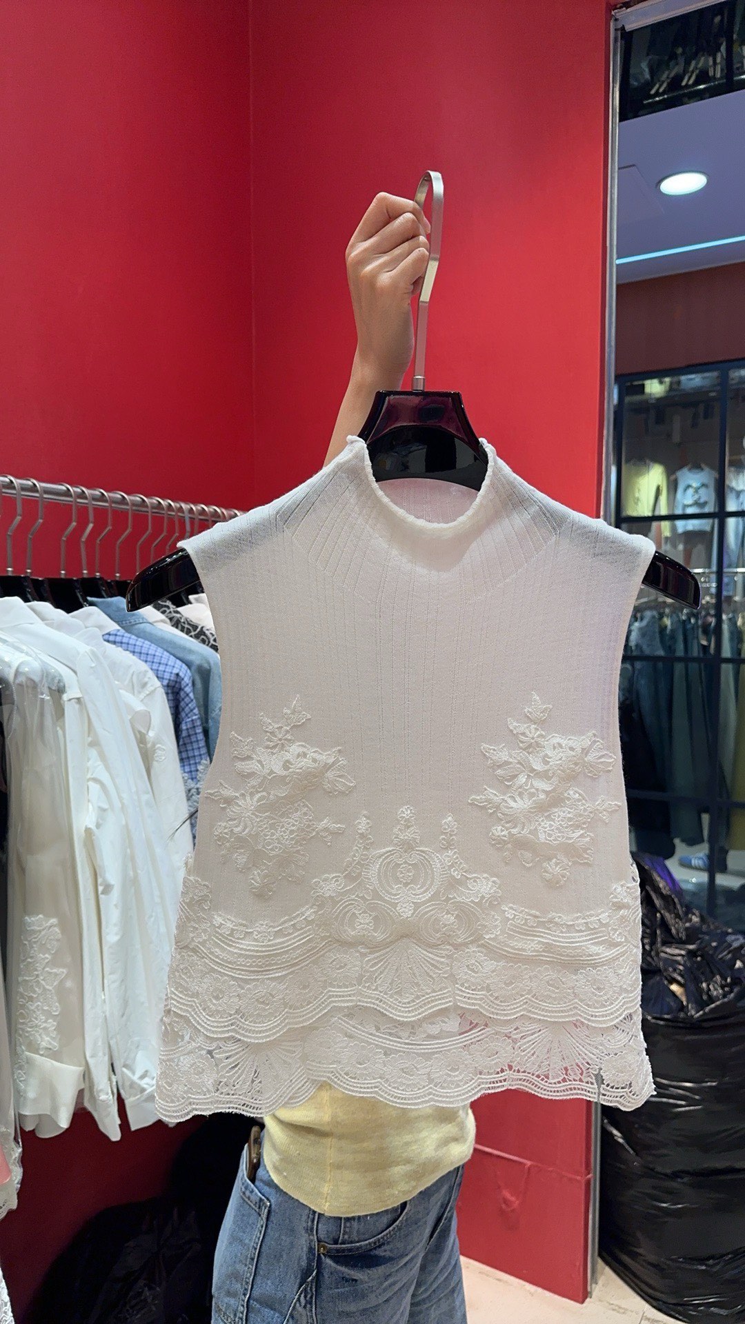 Luxury Italian Fashion Brand: Ermanno Scervino’s Lace King Dress with Wool Embroidery - 图片 2