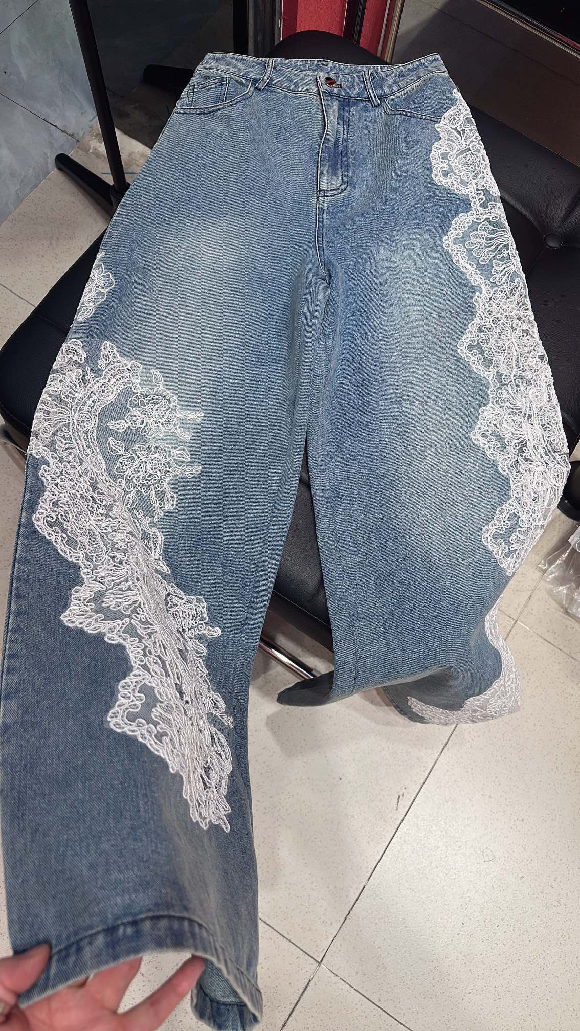 Luxury Italian Brand’s Lace King: Ermanno Scervino Women’s Suit Review - 图片 2