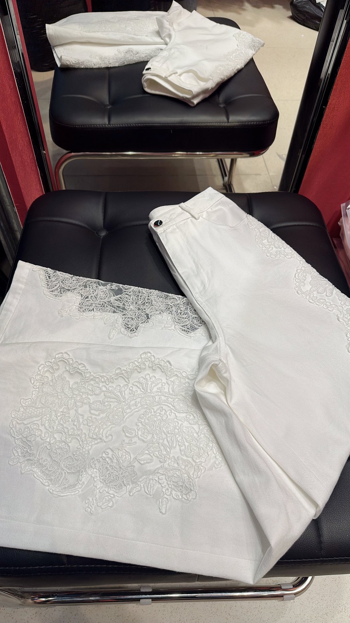 Luxury Italian Fashion Brand: Ermanno Scervino’s Lace-Embellished Women’s Suit (Size 38-42) - 图片 8