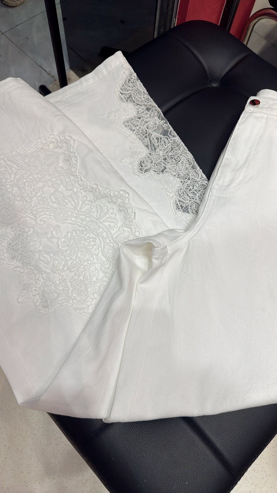 Luxury Italian Fashion Brand: Ermanno Scervino’s Lace-Embellished Women’s Suit (Size 38-42) - 图片 7