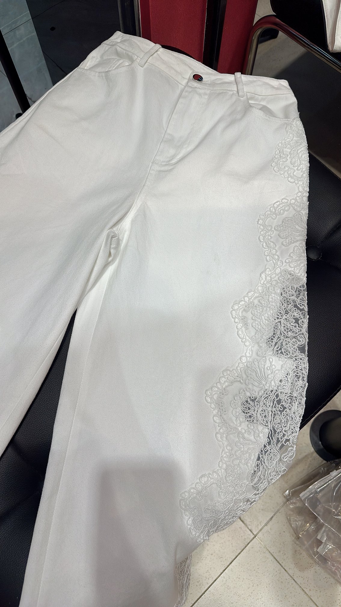 Luxury Italian Fashion Brand: Ermanno Scervino’s Lace-Embellished Women’s Suit (Size 38-42) - 图片 5