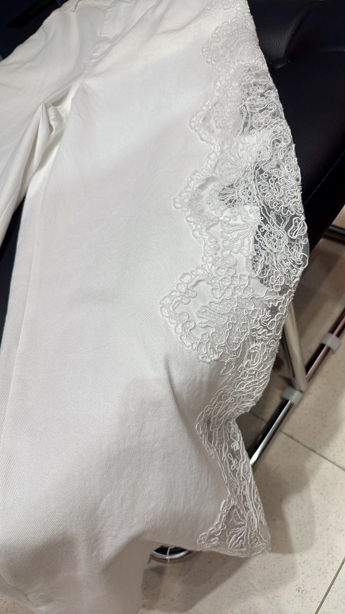 Luxury Italian Fashion Brand: Ermanno Scervino’s Lace-Embellished Women’s Suit (Size 38-42) - 图片 4