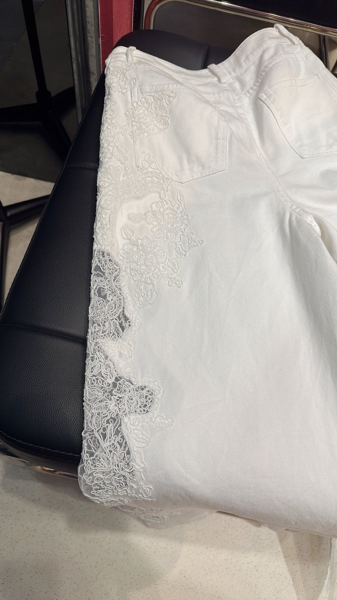 Luxury Italian Fashion Brand: Ermanno Scervino’s Lace-Embellished Women’s Suit (Size 38-42) - 图片 6