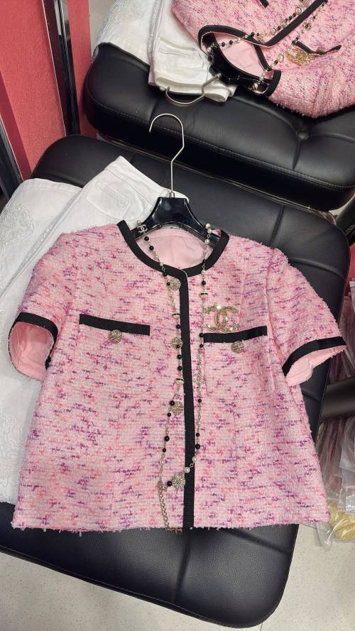 Chanel Tweed Jacket - Pink, Short Sleeve, Classic Design - Size 36, 38, 40 1 Chanel Tweed Jacket - Pink, Short Sleeve, Classic Design - Size 36, 38, 40