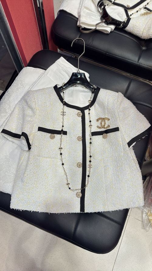 Chanel Inspired Tweed Jacket - Elegant, Lightweight, and Versatile (Sizes 36-40) 1 Chanel Inspired Tweed Jacket - Elegant, Lightweight, and Versatile (Sizes 36-40)