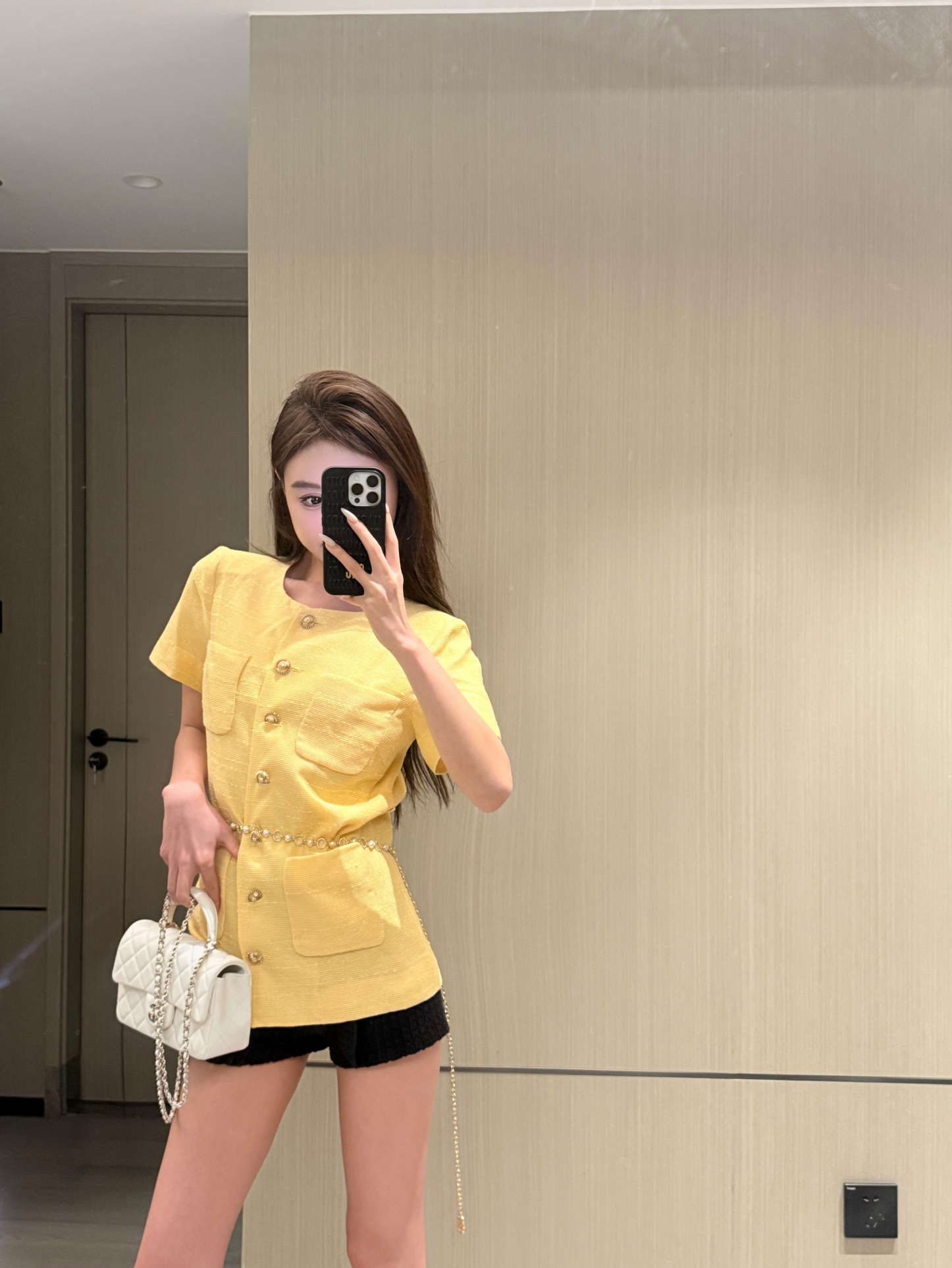 Chic Leather Crossbody Bag - Compact & Stylish Everyday Essential 4 i1749187408 5854 0