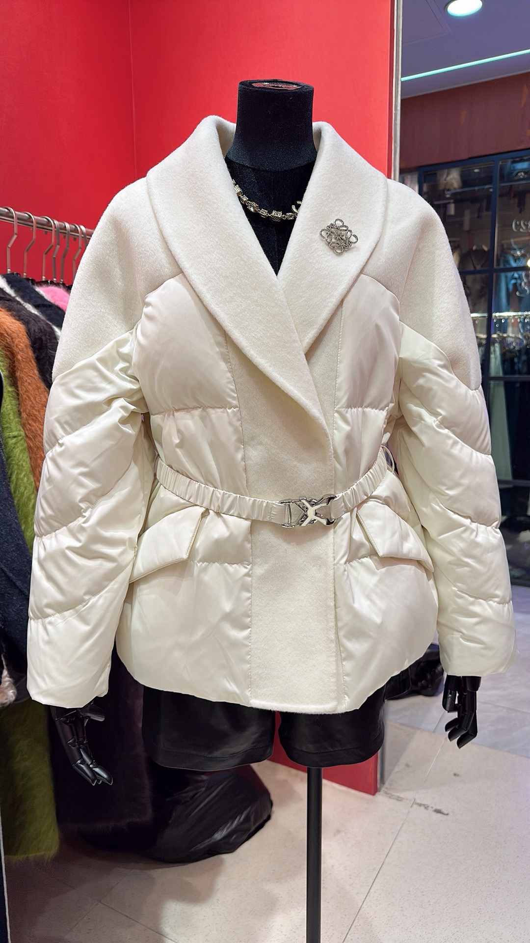 NO:689310,Loew25 new style autumn and winter series goose down waisted down jacket, length 62cm, size S M L, Loewe-clothing, loewe, loewe, down jacket,19860909Loew25新款上新 秋冬系列鹅绒收腰羽绒服 衣长62cm 码数S M L,罗意威-服装,loewe,loewe,down jacket,,Women's clothing