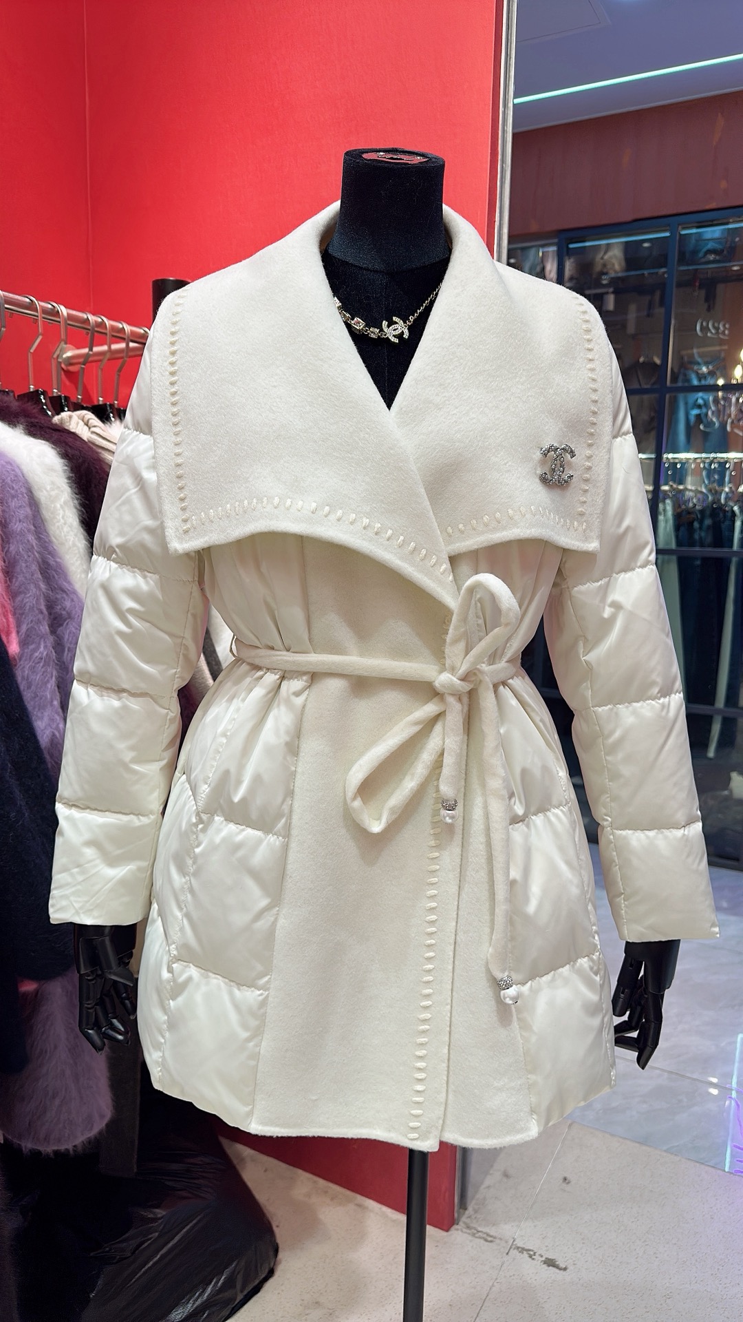 NO:689308,CHANE*25 new style autumn and winter series mid-length goose down jacket size S M L, Chanel-clothing, chanel, chanel,19860909CHANE*25新款上新 秋冬系列中长鹅绒服 码数S M L,香奈儿-服装,chanel,chanel,,Women's clothing