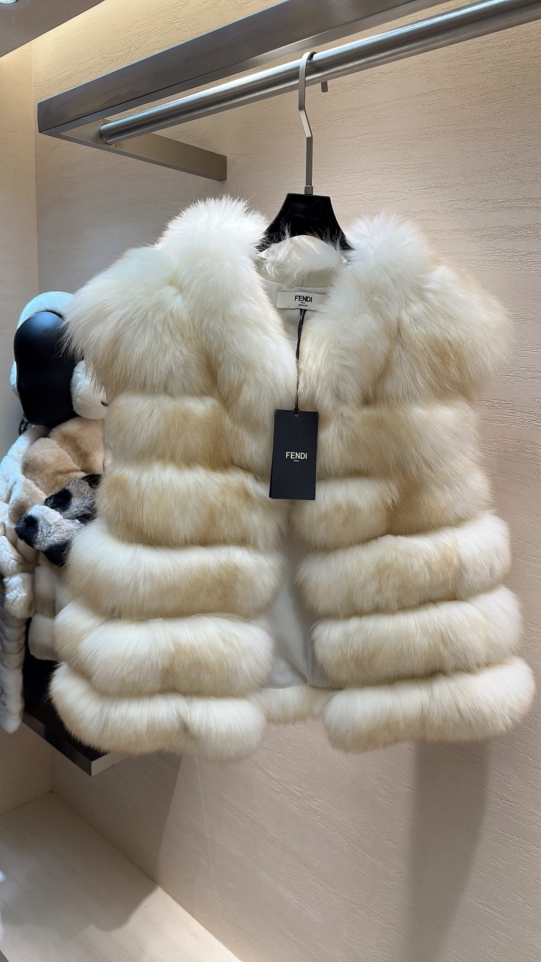 NO:689276,FENDI*25 New Style Autumn and Winter Series Hongfox Fur Vest Size S M L, Fendi-clothing, fendi, fendi,19860909FENDI*25新款上新 秋冬系列弘狐皮草马甲 码数S M L,芬迪-服装,fendi,fendi,,Women's clothing