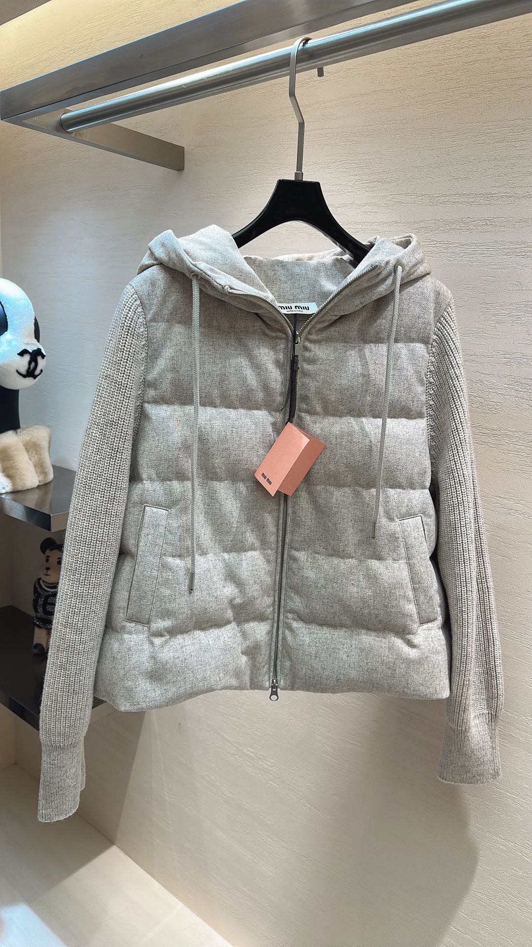 NO:676910,Miu Miu*25 new style autumn and winter series hooded goose down splicing cotton wool jacket Size SML, Miu Miu-clothing, miumiu, jackets & coats, hats,19860909Miu Miu*25新款上新 秋冬系列连帽鹅绒拼接棉羊毛外套 码数SML,缪缪-服装,miumiu,jackets & coats,hats,,Women's clothing