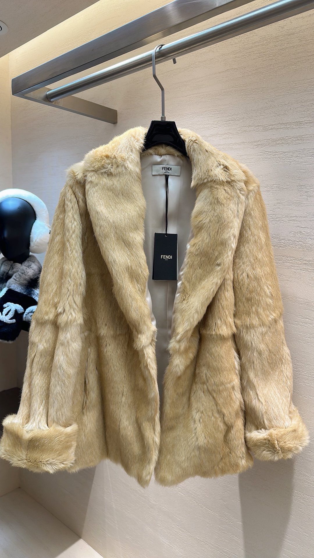 NO:689261,FENDI*25 New Style Autumn and Winter Series Snow Rabbit Fur Large Lapel Jacket Size S M L, Fendi-clothing, fendi, fendi, jackets & coats,19860909FENDI*25新款上新 秋冬系列雪兔毛大翻领外套 码数S M L,芬迪-服装,fendi,fendi,jackets & coats,,Women's clothing