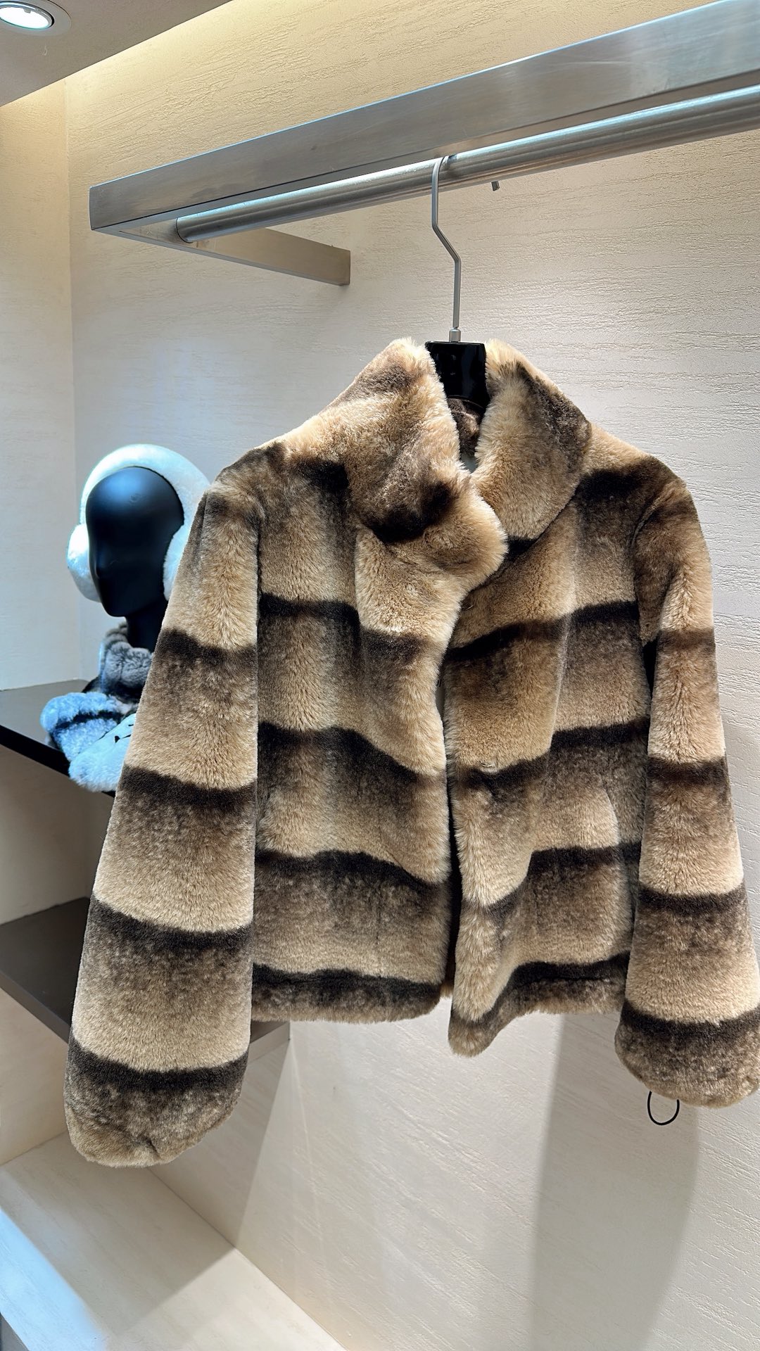 NO:676936,FENDI*25 new style autumn and winter series environmentally friendly fur jacket stand collar jacket size SML, Fendi-clothing, fendi, fendi, jackets & coats,19860909FENDI*25新款上新 秋冬系列环保毛外套立领外套 码数SML,芬迪-服装,fendi,fendi,jackets & coats,,Women's clothing